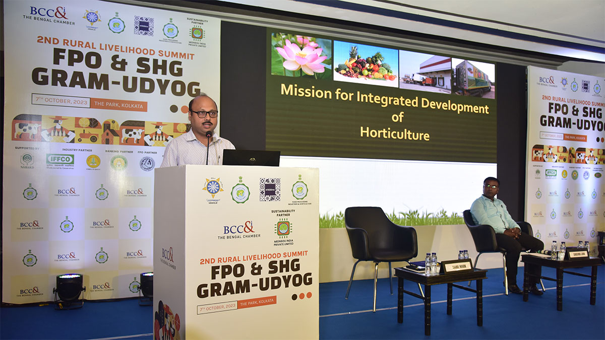 Shri Rahul Marik, Assistant Director (HQ), Horticulture, Department of FPI&H, GoWB deliberating on the occasion