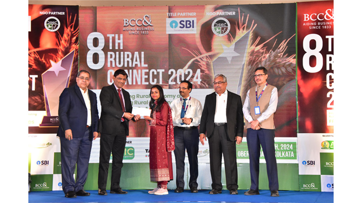  FPOs being handed over the in-principle loan sanction letter by SBI.