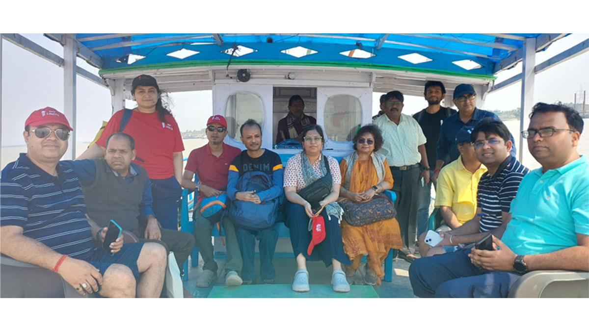  Crossing Muriganga River by boat