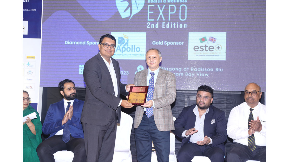 On behalf of The Bengal Chamber of Commerce and Industry, Mr. Mahbubul Alam, President, The Federation of Bangladesh Chambers of Commerce and Industry,  was felicitated by Mr. Arnab Basu, President Designate, The Bengal Chamber of Commerce and Industry & Advisory Leader, PricewaterhouseCoopers Pvt. Ltd.