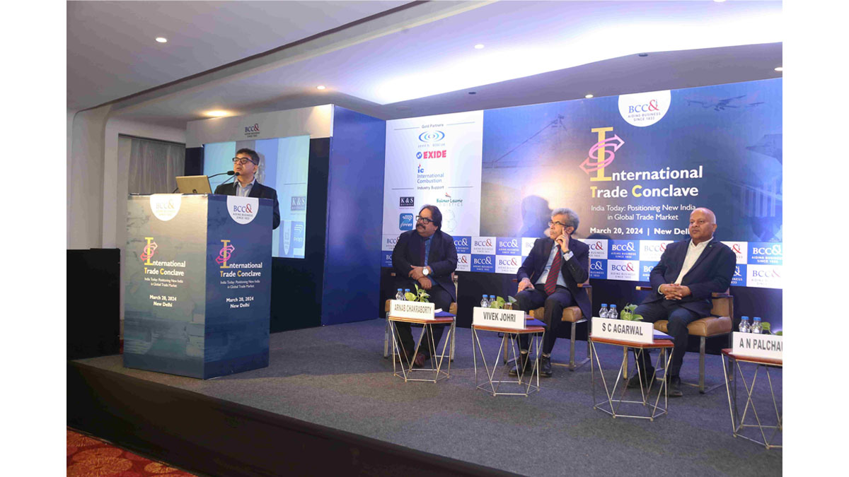 Special Guest Mr. Adhip Nath Palchaudhuri, Director (Service Businesses), Balmer Lawrie & Company Ltd. speaking at the Opening Session.