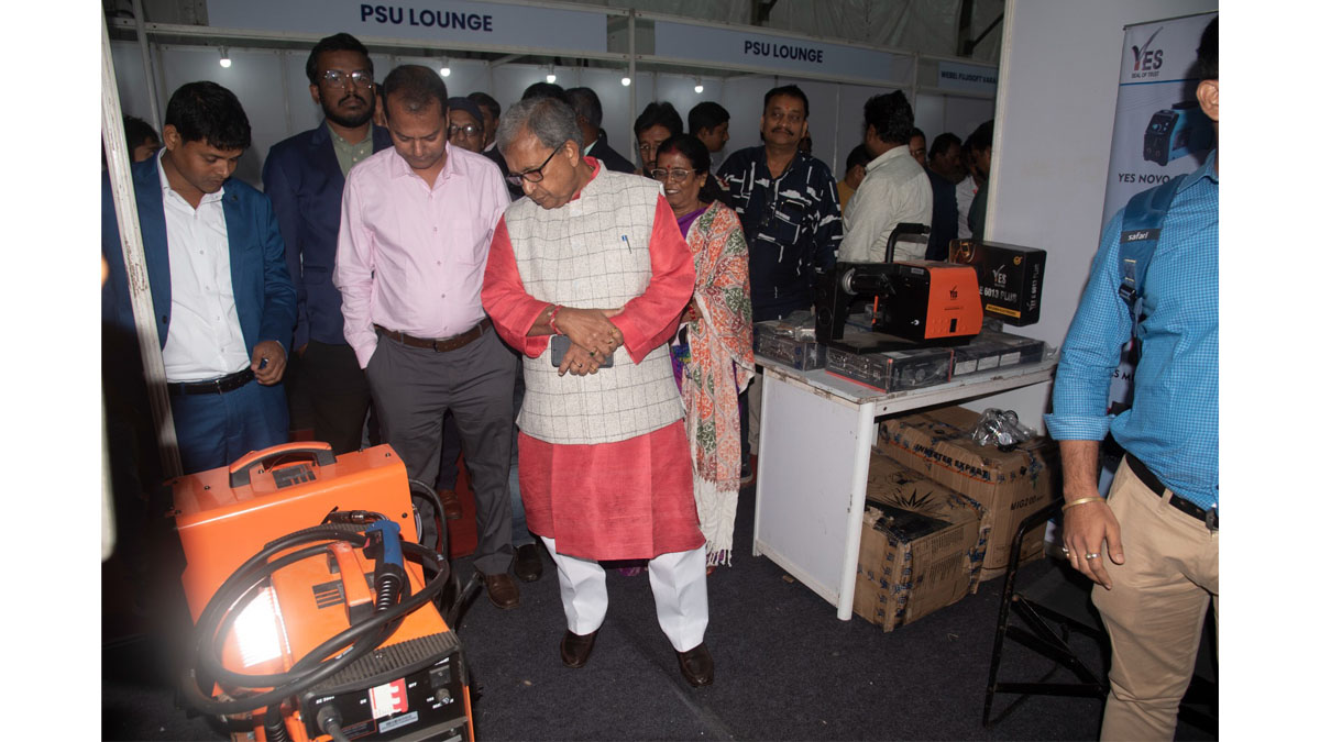 Sri Manas Ranjan Bhunia, Minister-In-Charge, Water Resources Investigation And Development, GoWB visiting the stalls at the fair