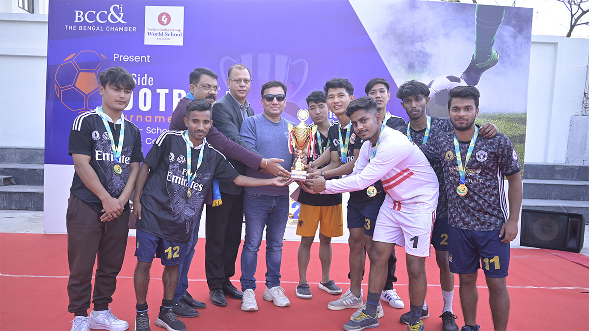Hon'ble Deputy Mayor of Siliguri, Shri Ranjan Sarkar; Mr. Bhaskar Roy, Vice President Techno India Group and Mr. Tanmay Banerjee, Co-Chair, Sports Development Committee, BCC&I & Director, RT Network Solutions Pvt Ltd. handing over the runner-up trophy to Team 1 of Siliguri Institute of Technology (SIT)