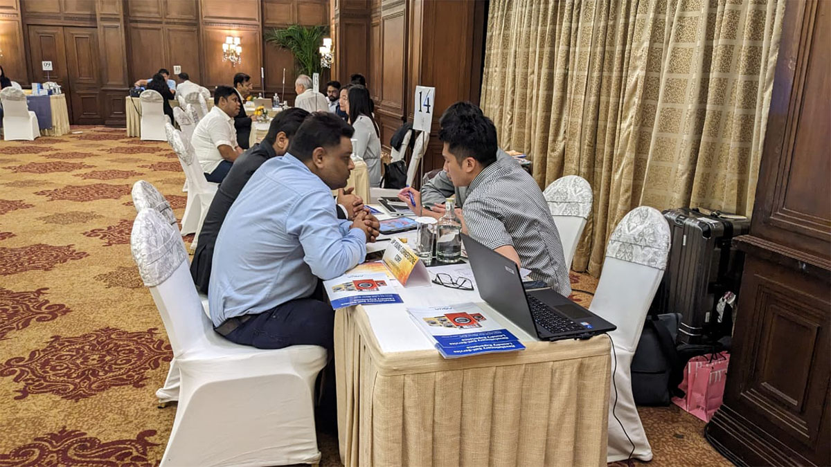 B2B Meeting in progress.