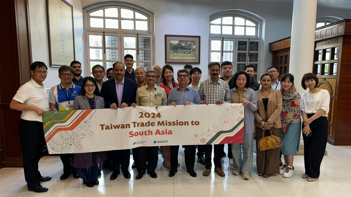 The Delegation with the officials of Balmer Lawrie.