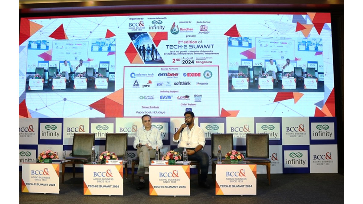 Mr. Soumya Tapan Misra, Co-Founder and Director, SISIR Radar Pvt Ltd ( R ),  in conversation with Mr Gaurav Kapoor, Chief Business Officer, IIM Calcutta Innovation Park (L) 