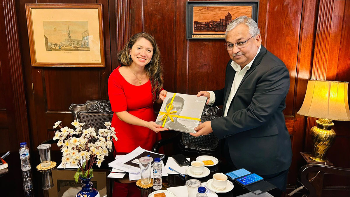 Presentation of Memento to Ms. Alessandra Carreon, Commissioner for the Michigan State Public Service Commission by Mr. Gautam Ray, President, BCC&I