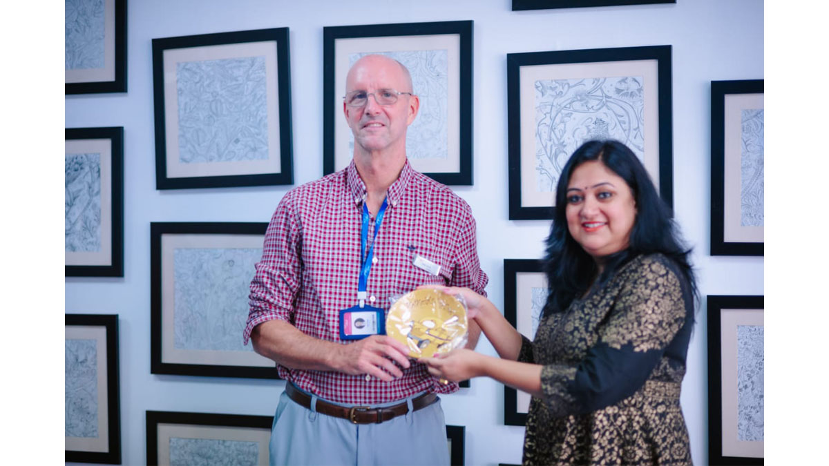 At TH School. Ms. Rajashree Mukherjee, Manager, BCC&I handing over the memento.