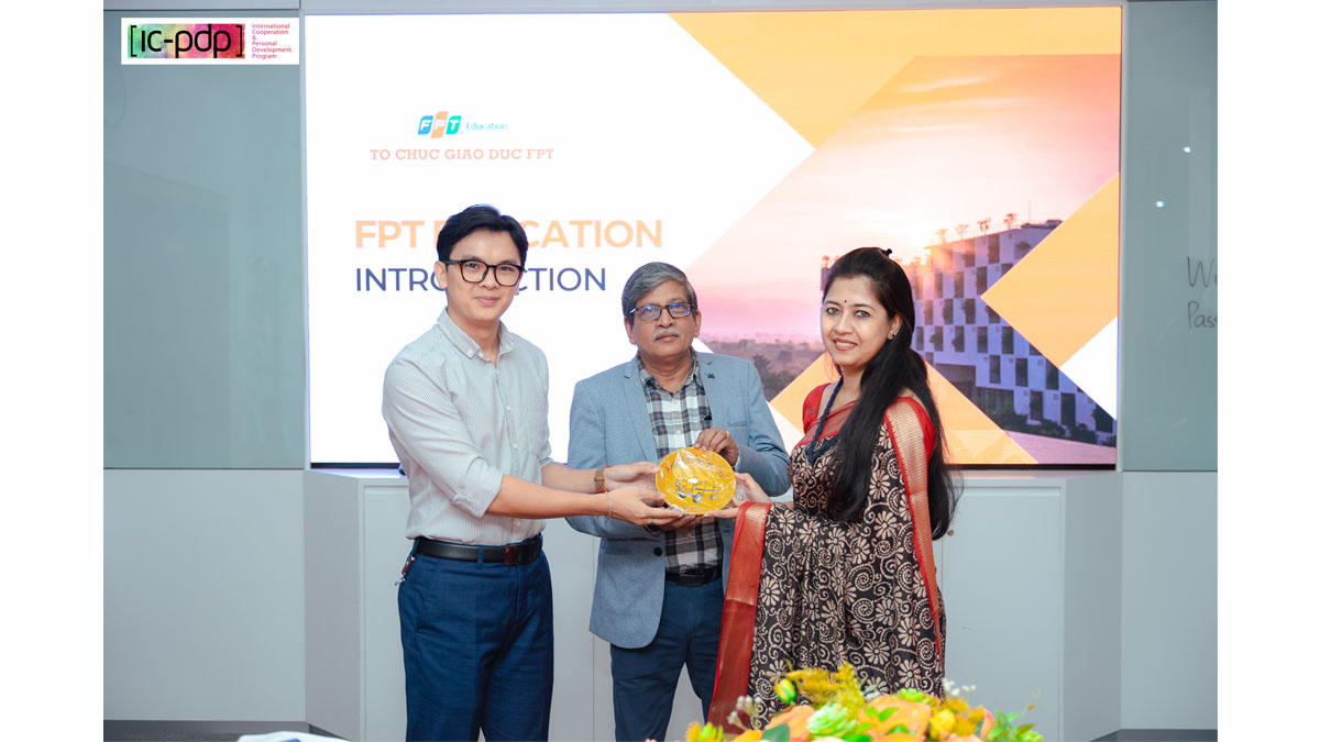 Memento handover at FPT University by Ms. Swarnali Dhar, Deputy Director, BCC&I