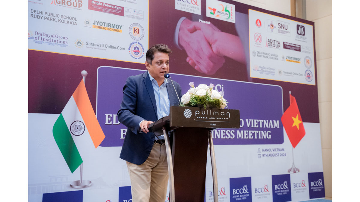 Mr. Indronil Sengupta, Chairman-Indian Business Chamber in Vietnam (INCHAM Hanoi) and Co-founder & CEO Invesify addressing the delegates and audience present during the Meet
