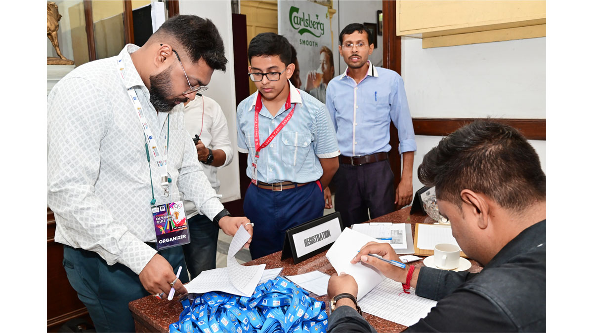 Registration at the venue in progress. 