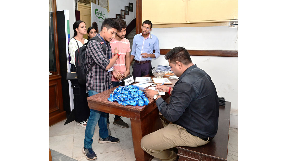 Registration at the venue in progress. 
