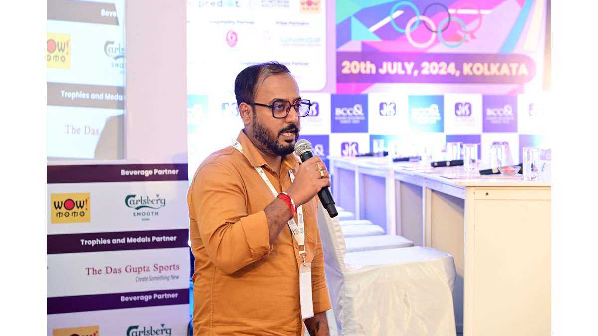 Mr Sambit Dasgupta, Deputy Director, The Bengal Chamber of Commerce and Industry emceeing during the Quiz.