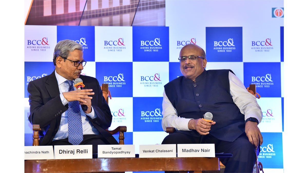 (L-R) Mr. Tamal Bandyopadhyay, Eminent Journalist and Writer, and Mentor, Finance and Banking National Committee engaged in a discussion with Mr. Venkat Chalasani, CEO, AMFI