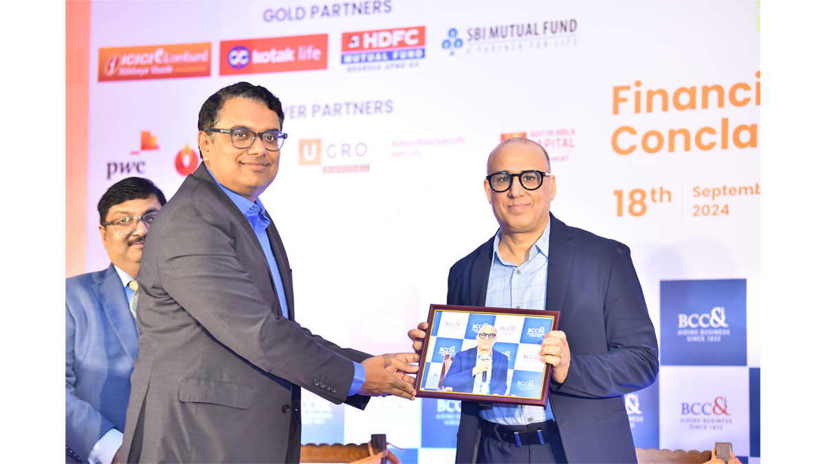 Mr. Arnab Basu, President Designate, BCC&I and Advisory Leader, PricewaterhouseCoopers Pvt. Ltd. presenting a memento to Mr. Dhiraj Relli, MD & CEO, HDFC Securities Limited