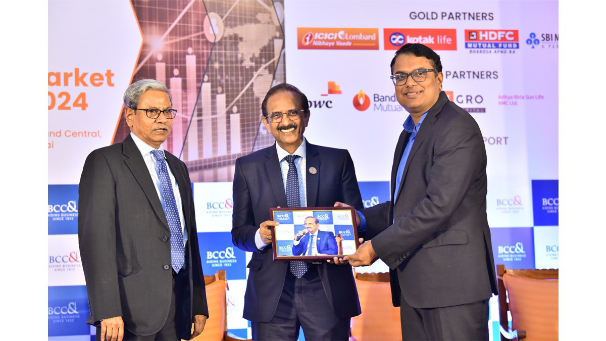 Mr. C. S. Setty, Chairman, State Bank of India being presented a memento by  Mr. Arnab Basu, President Designate, BCC&I and Advisory Leader, PricewaterhouseCoopers Pvt. Ltd. joined by Mr. Tamal Bandyopadhyay, Eminent Journalist and Writer, and Mentor, Finance and Banking National Committee, BCC&I