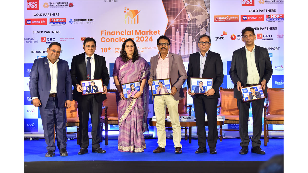 Mr. Ronojoy Basu, Chairman, The Next Gen Packaging Committee, BCC&I & Area Sales Manager, Middle East & South East Asia, Emerson + Renwick Group felicitated the Panelists of the Experts’ Roundtable on “Indian Insurance: Of the People, For the People, By the People” with mementos.