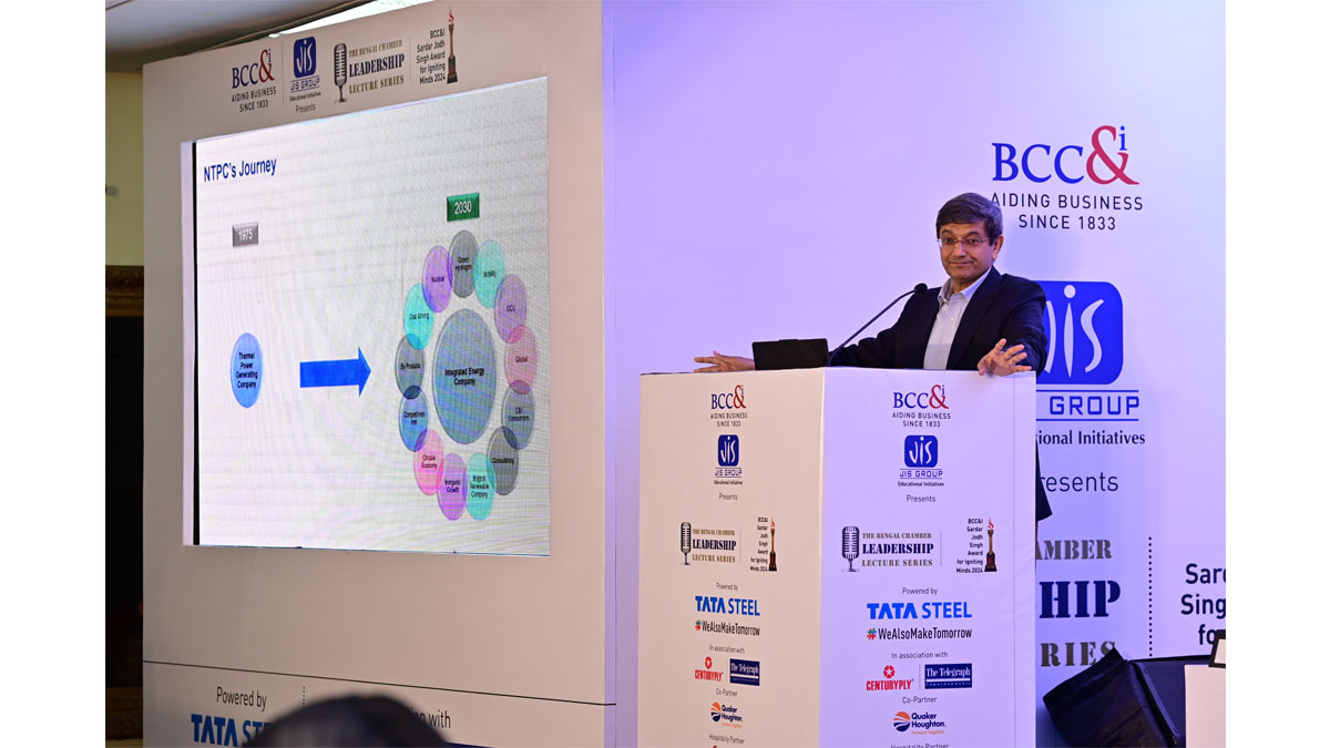 A memento being handed over to Shri Gurdeep Singh, Chairman and Managing Director NTPC Limited (third from left) by Mr. Taranjit Singh, Managing Director, JIS Group and Chief Patron, BCC&I (third from right) and Mr. Gautam Ray, President, BCC&I & President Corporate RPSG Group (second from left). Present on stage is Mr. Simarpreet Singh, Director, JIS Group (left), Mr. Anoop Hoon, Chairperson, Marketing and Brand Committee, BCC&I (second from right) and Mr. Arnab Basu, President Designate, BCC&I, and Advisory Leader, PwC India (right)